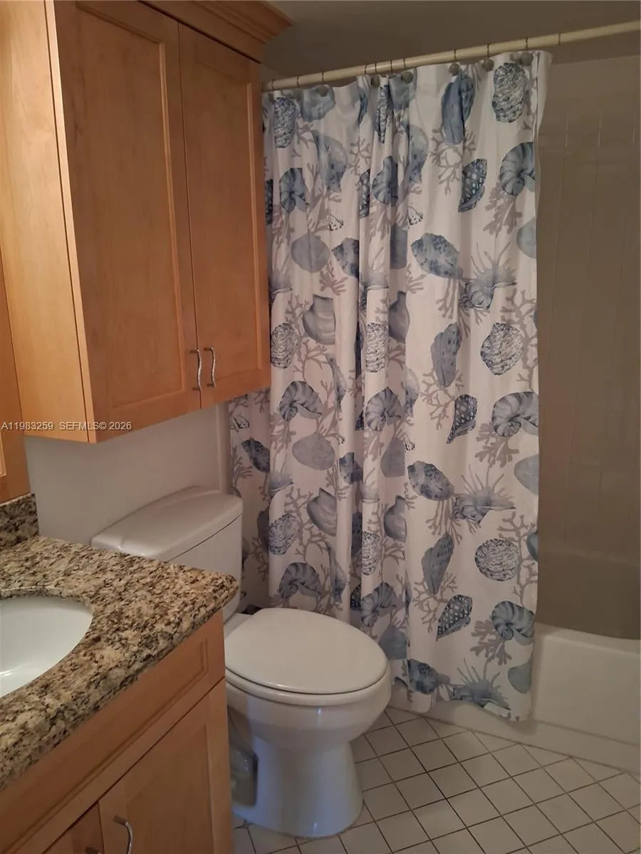 7556 Stirling Rd # 123, Davie FL 33024