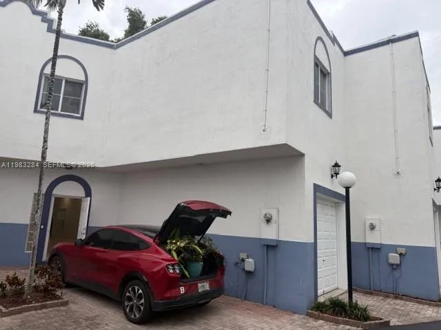 2927 SW 18th Ter, Fort Lauderdale FL 33315