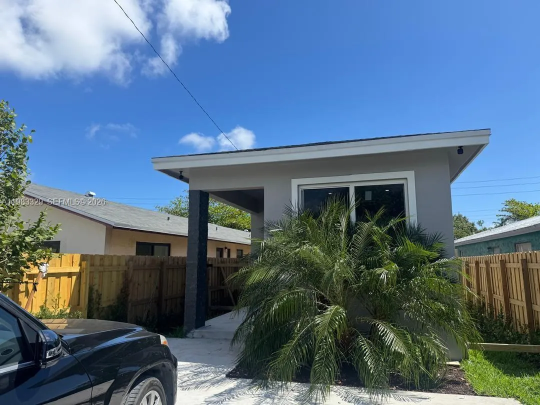 3 bedroom 3 bath for sale at 1028 NW 8th Ave, Fort Lauderdale FL 33311