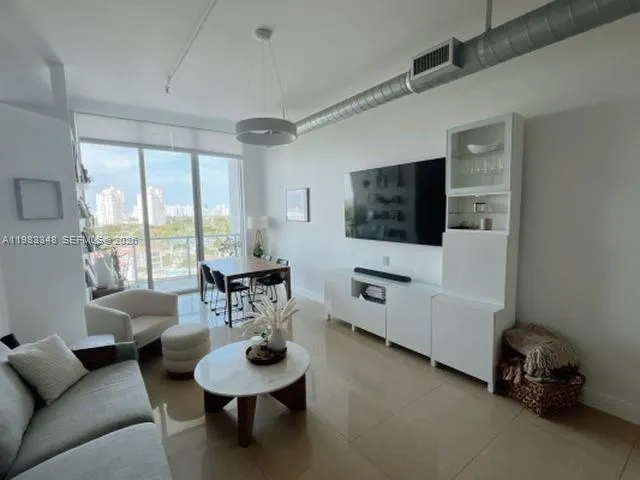 3 bedroom 2 bath for sale at 3029 NE 188th St # 822, Aventura FL 33180