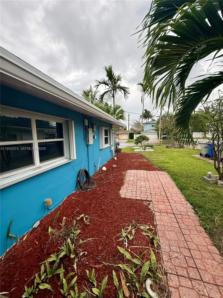 201 SE 3rd Ave, Pompano Beach FL 33060