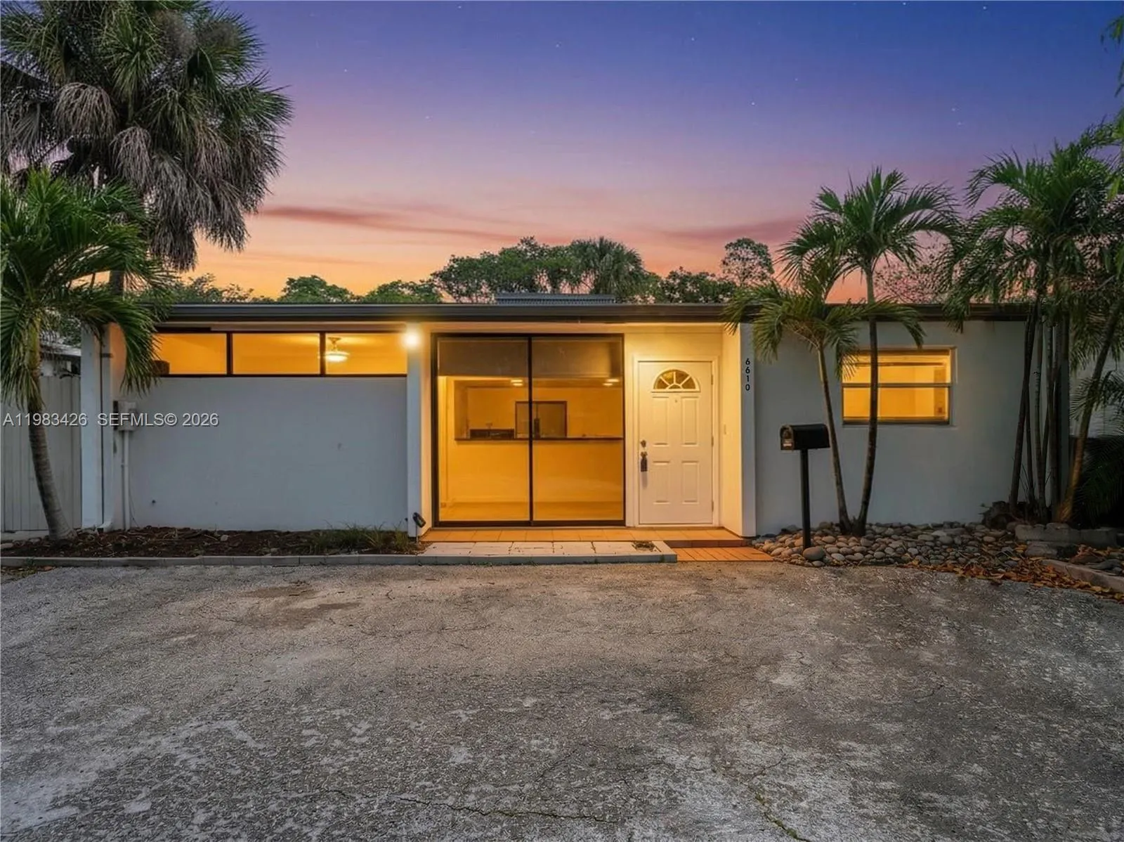 2 bedroom 2 bath for sale at 6610 E Miami Lakes Dr, Miami Lakes FL 33014