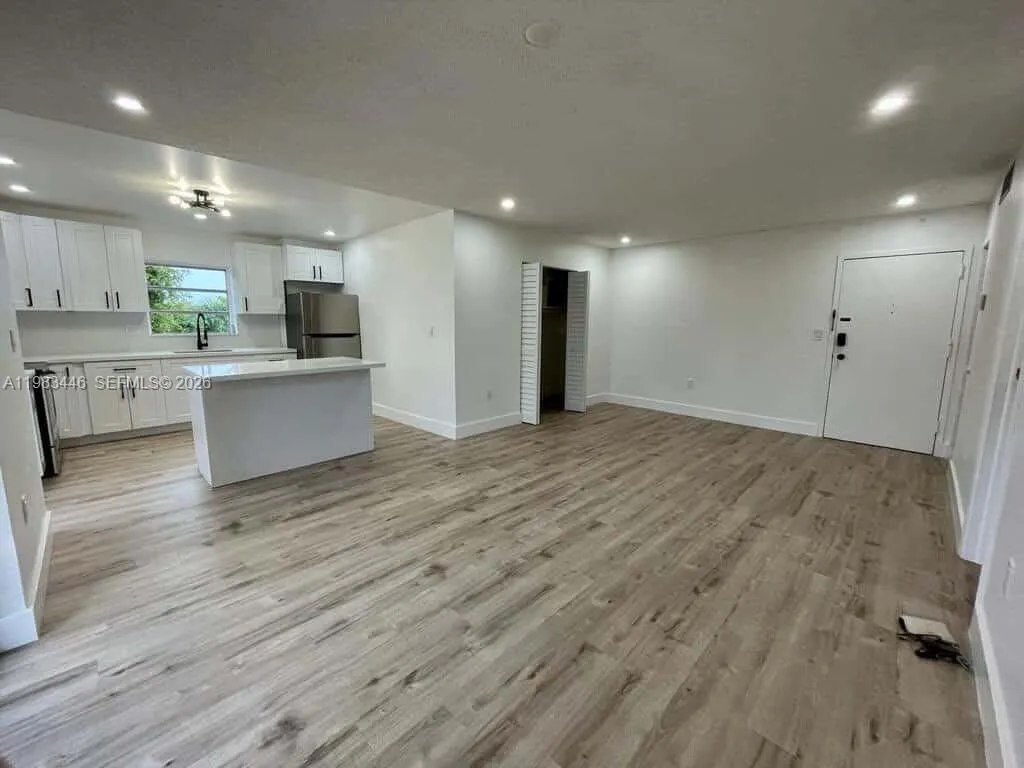 4725 NW 7th St # 3, Miami FL 33126