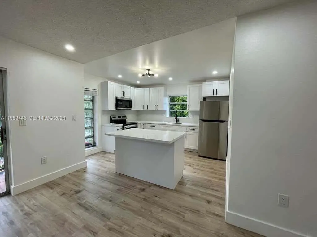 4725 NW 7th St # 3, Miami FL 33126