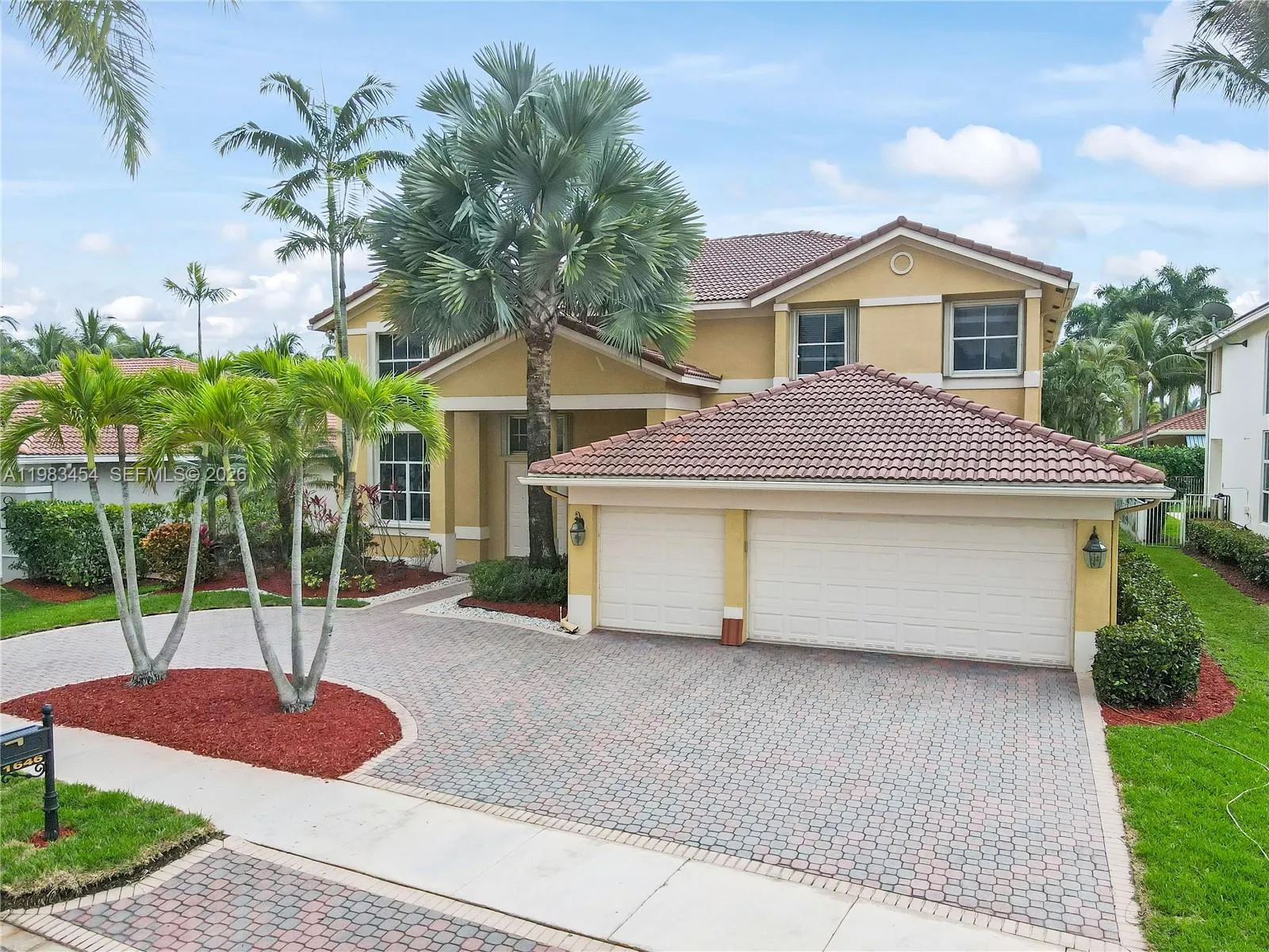4 bedroom 4 bath for sale at 1646 Victoria Pointe Ln, Weston FL 33327
