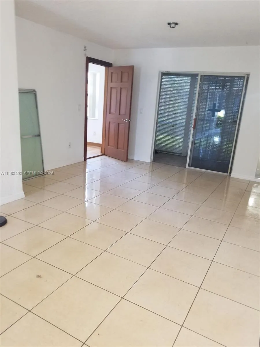 3 bedroom 2 bath for sale at 426 NE 210th Cir Ter # 2, Miami FL 33179