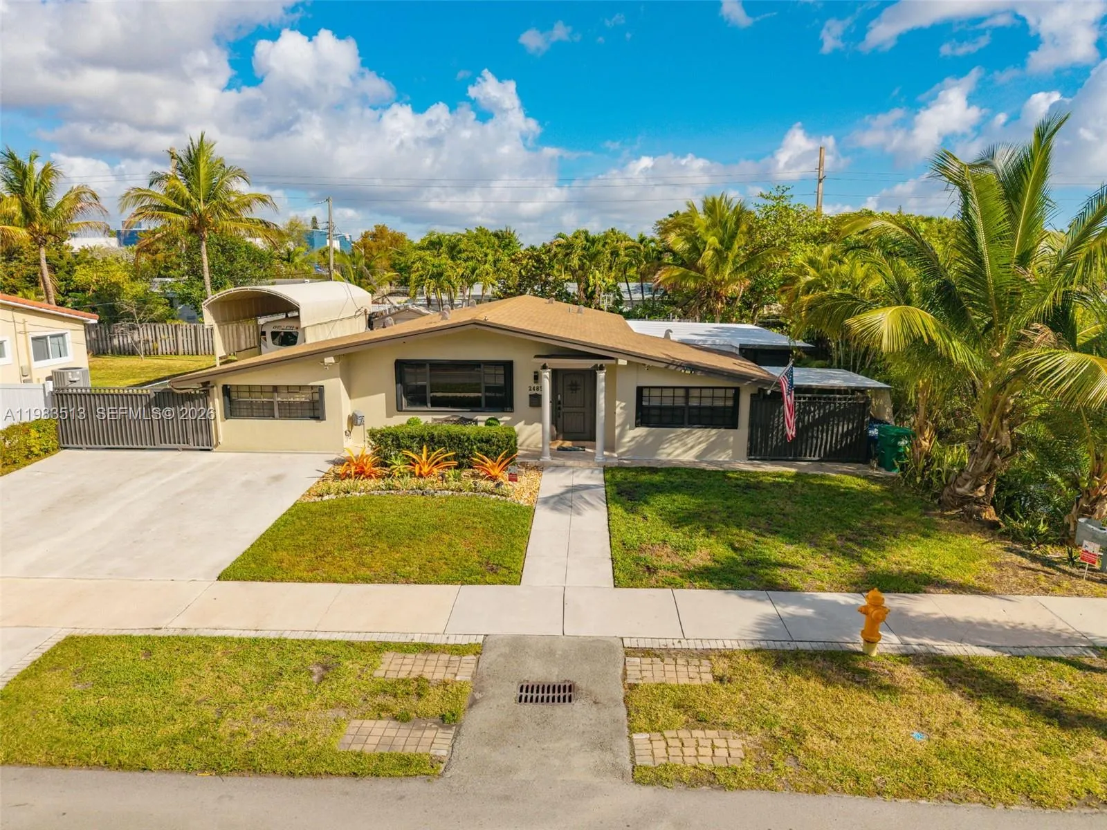 3 bedroom 2 bath for sale at 2485 NE 214th St, Miami FL 33180