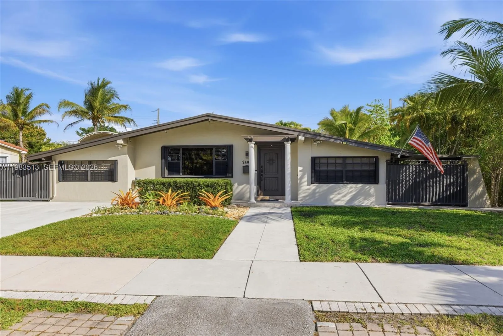 2485 NE 214th St, Miami FL 33180