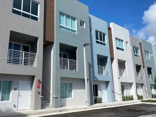 3 bedroom 2 bath for sale at 2555 NE 193rd St # 2108, Miami FL 33180
