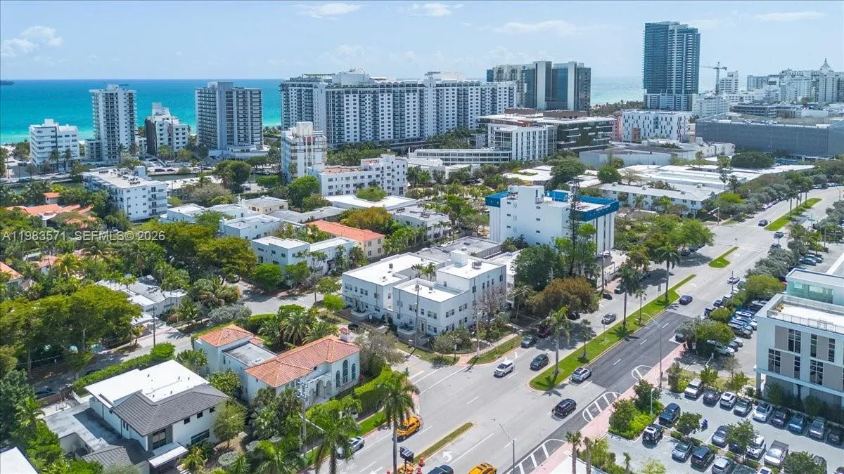 2 bedroom 2 bath for sale at 2463 Pine Tree Dr PH, Miami Beach FL 33140