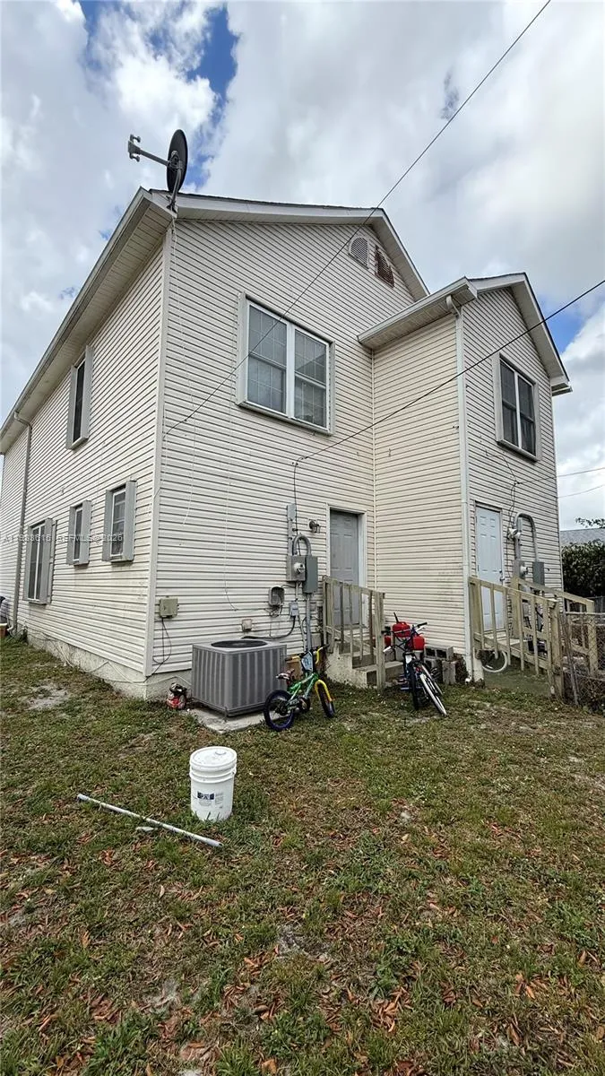 1738 SW 44th Ter, Fort Lauderdale FL 33317