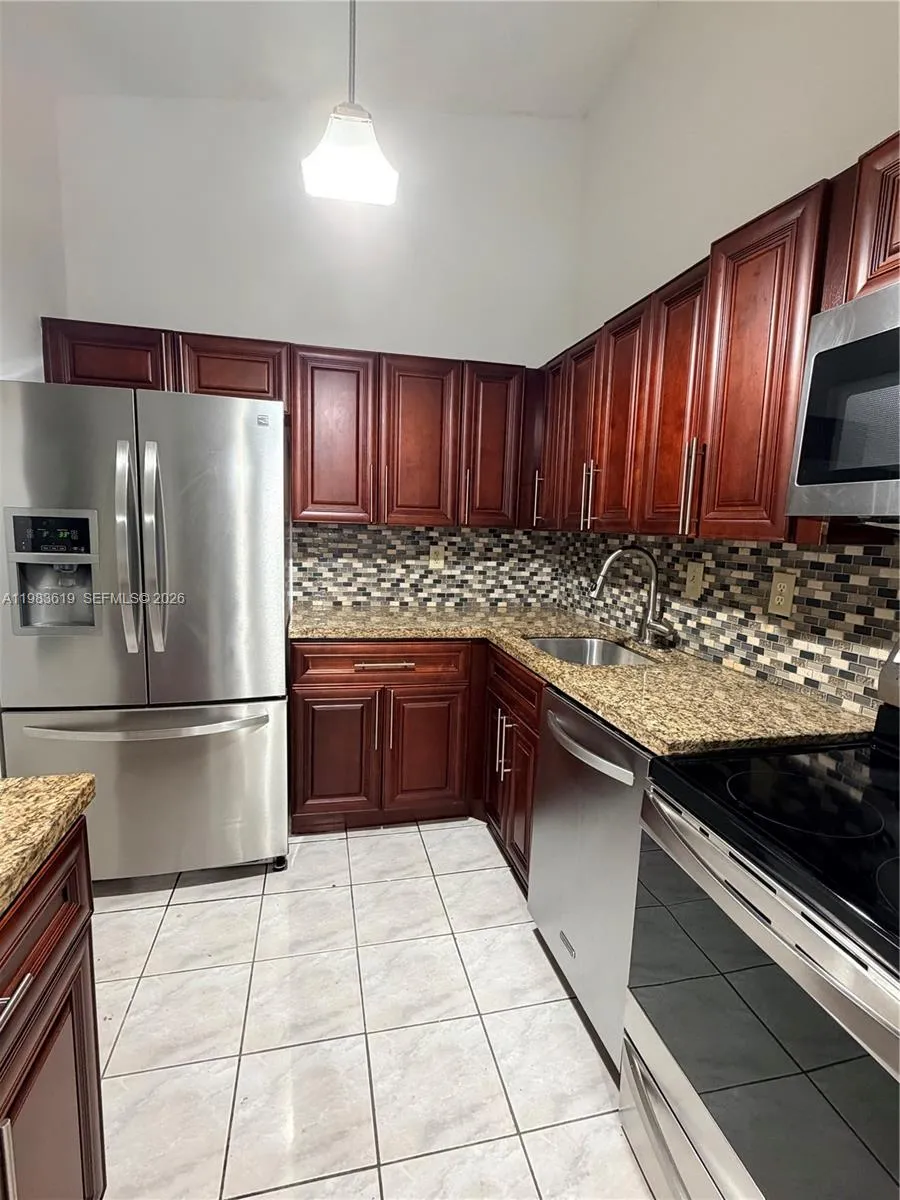 2 bedroom 2 bath for sale at 927 NE 199th St # 206, Miami FL 33179