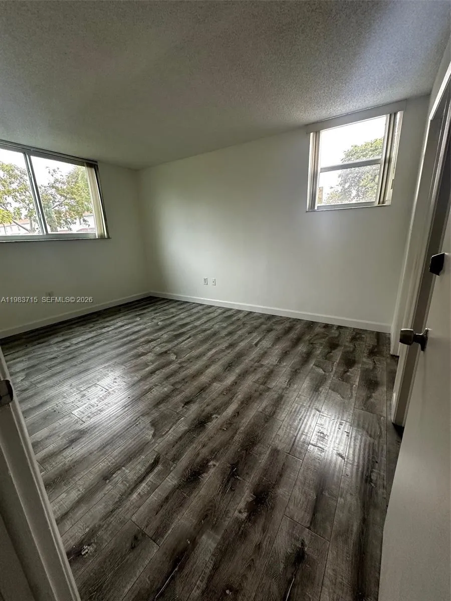 8050 NW 8th St # 1102, Miami FL 33126