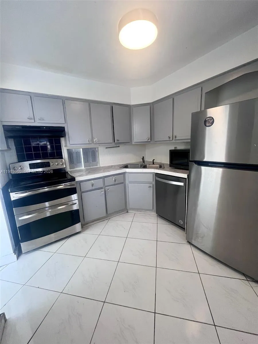 1 bedroom 1 bath for sale at 1540 NE 191st St # 321, Miami FL 33179