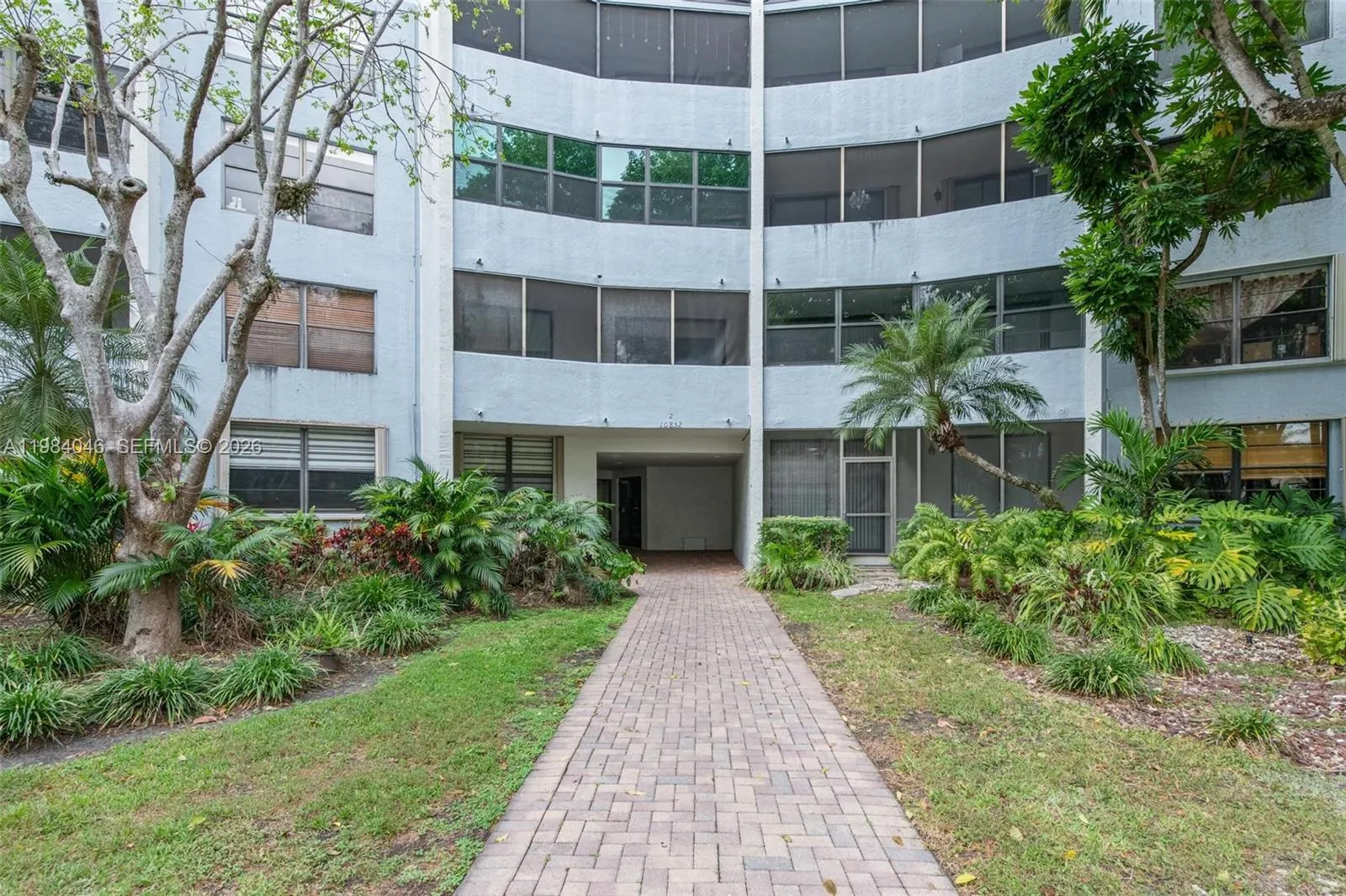 10852 N Kendall Dr # 317, Miami FL 33176