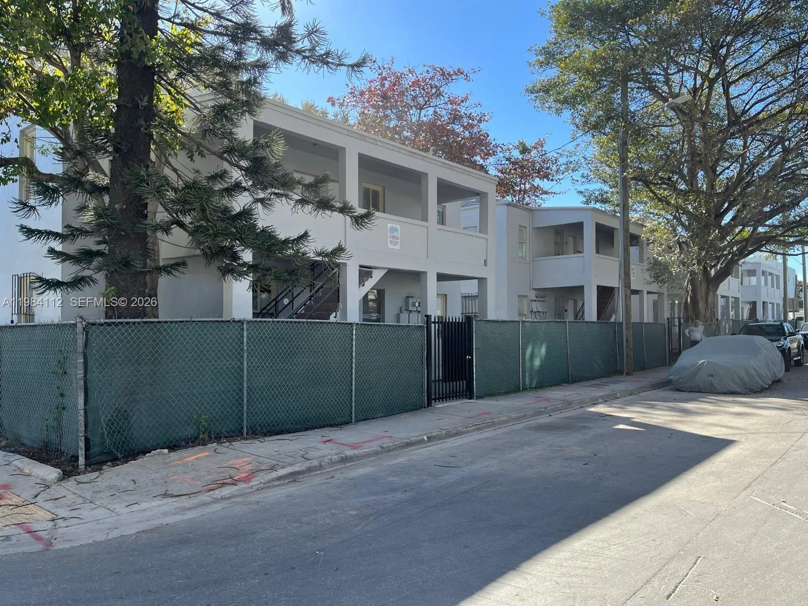 140 NW 13th St, Miami FL 33136