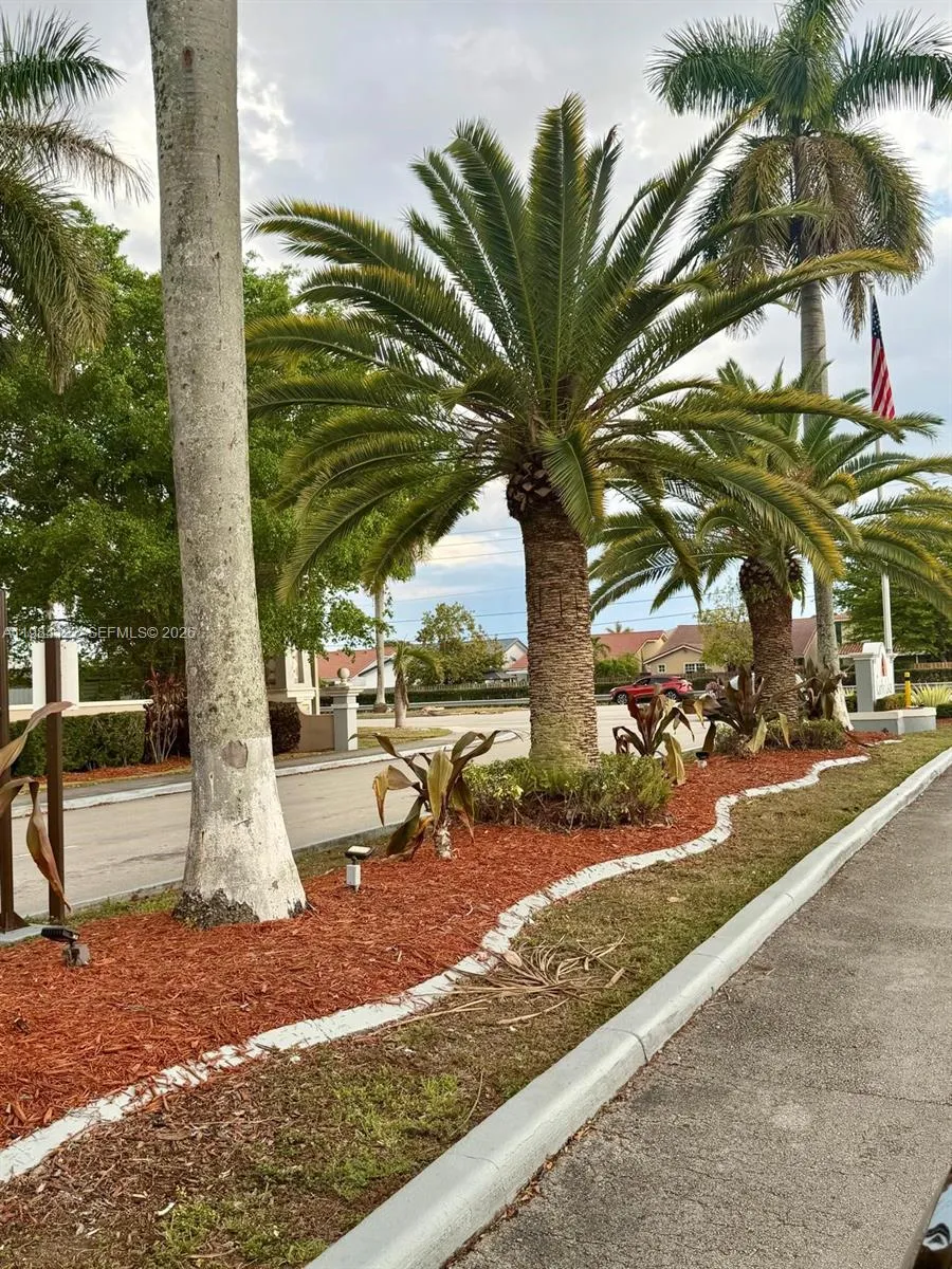 3858 SW 153rd Pl, Miami FL 33185