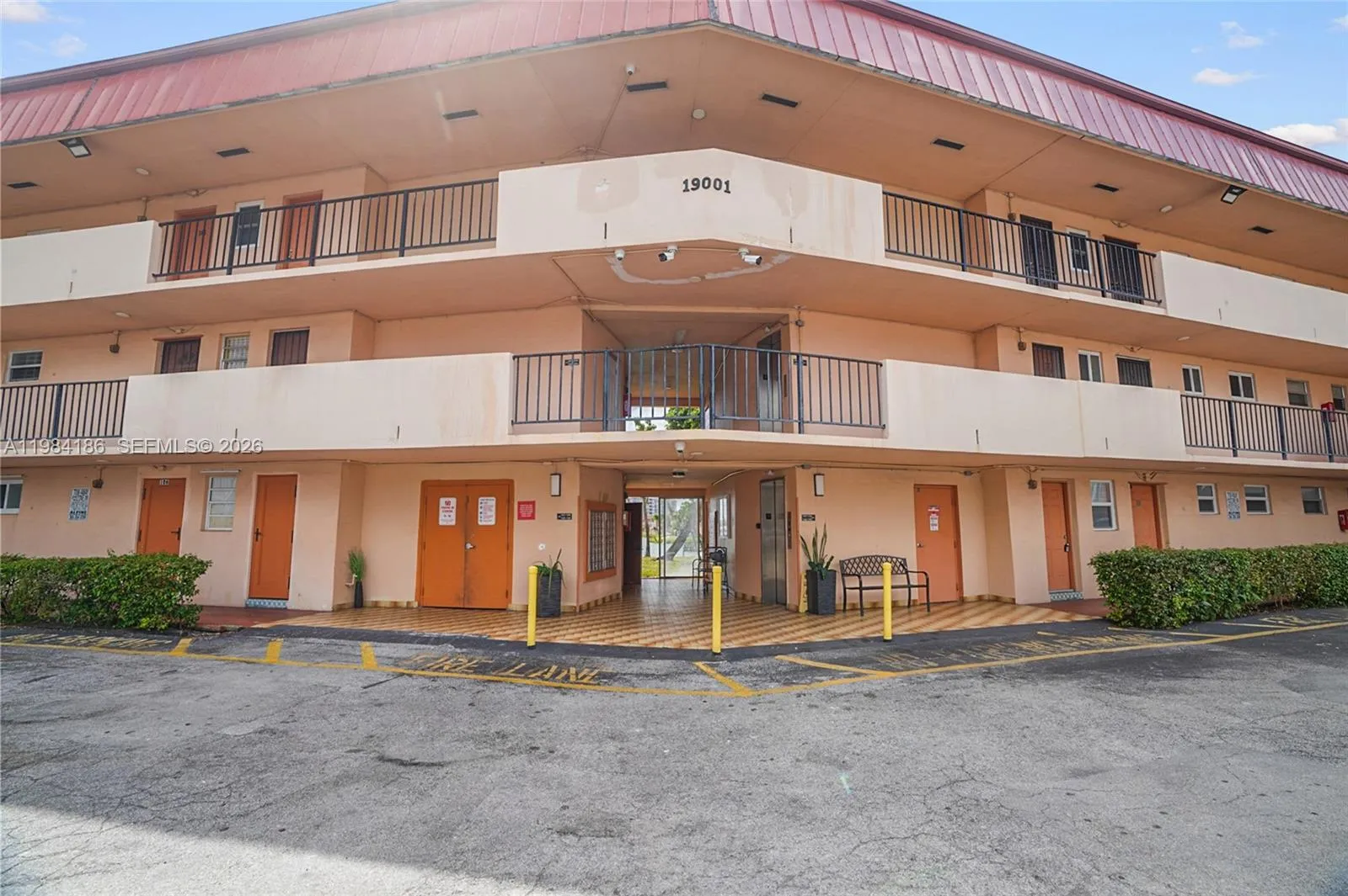 1 bedroom 1 bath for sale at 19001 NE 14th Ave # 221, Miami FL 33179