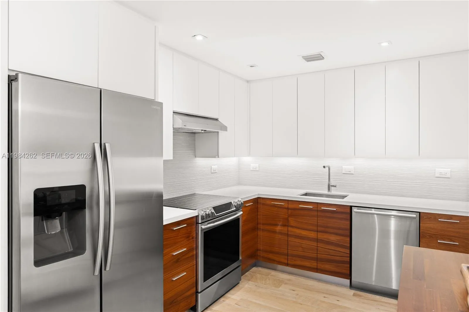 5555 Collins Ave # 17J, Miami Beach FL 33140