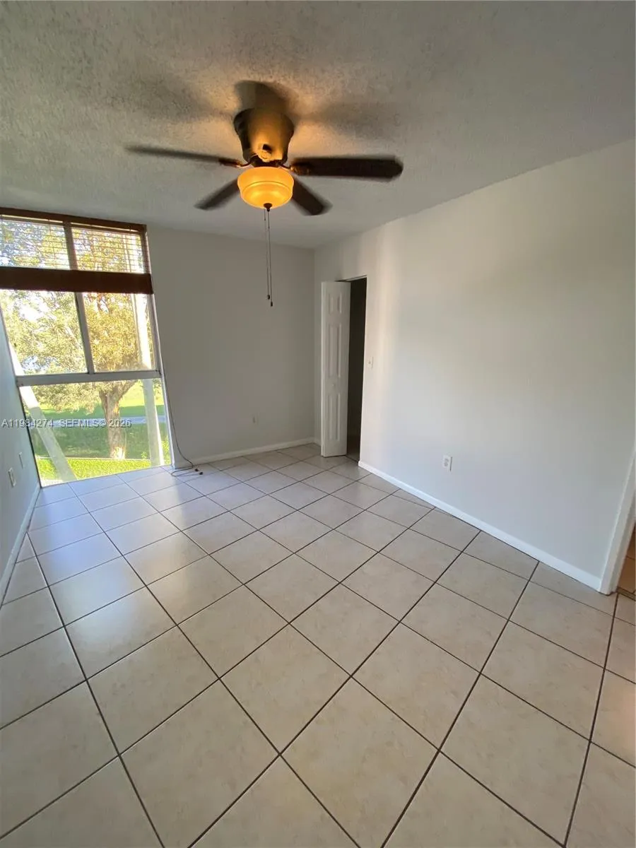 7035 NW 186th St # D305, Hialeah FL 33015