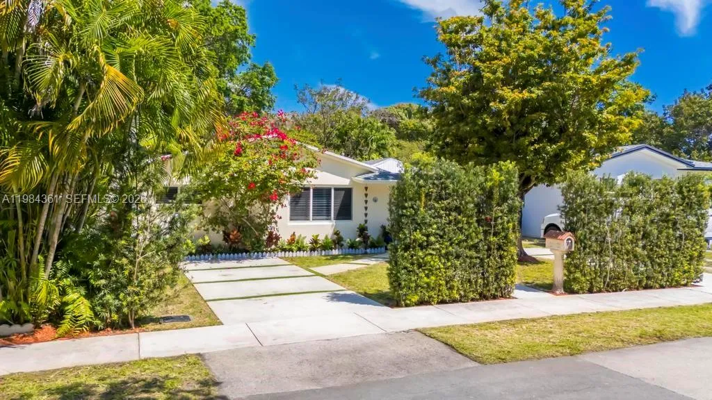 3 bedroom 2 bath for sale at 222 SW 7th St, Dania Beach FL 33004