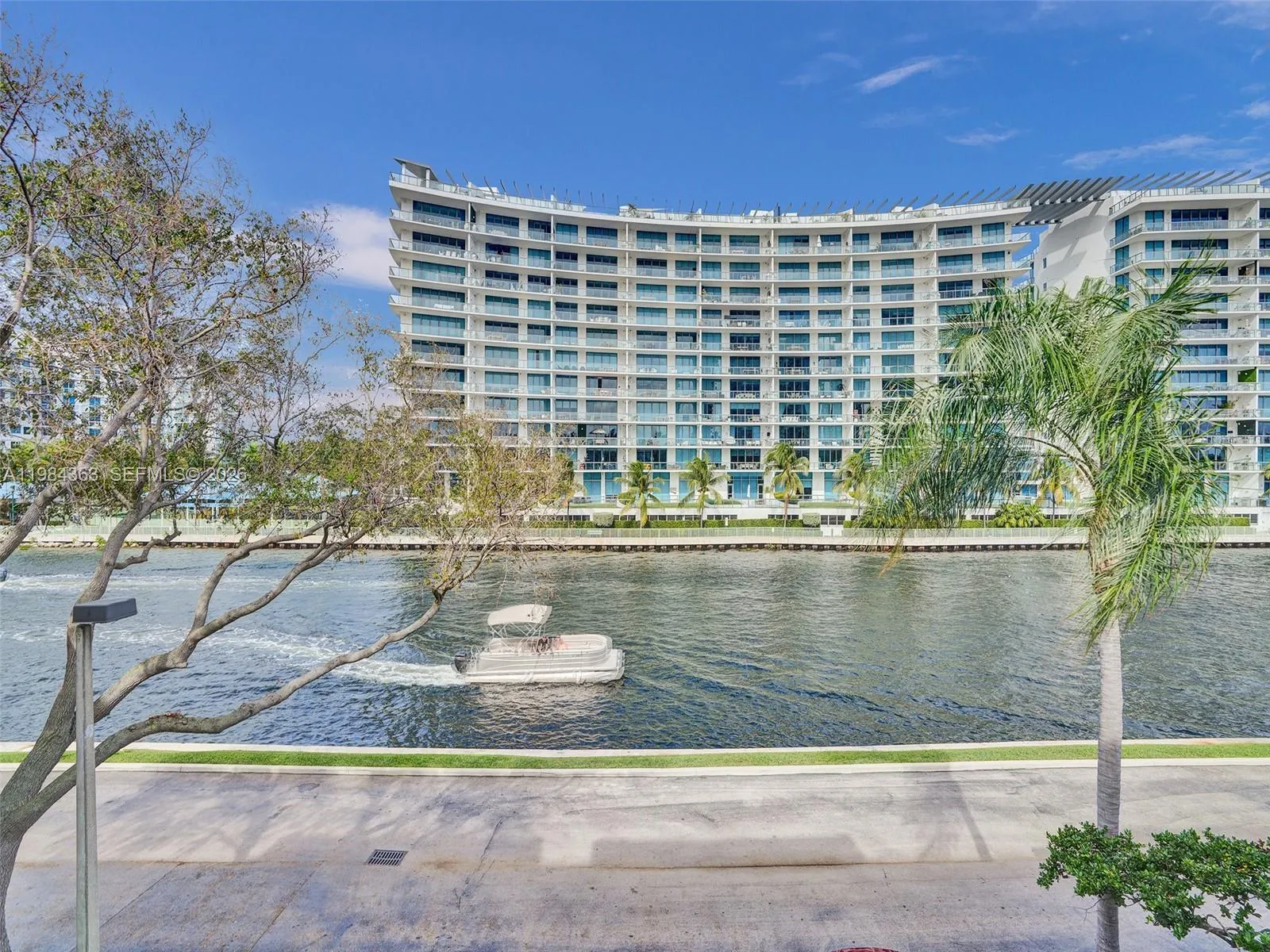2 bedroom 2 bath for sale at 3245 NE 184th St # 13305, Aventura FL 33160