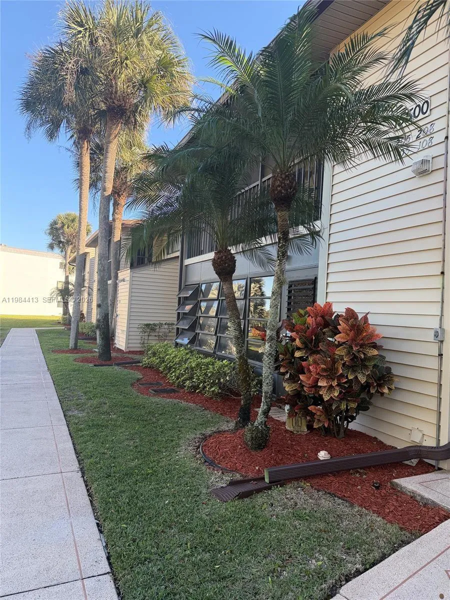 2 bedroom 1 bath for sale at 15500 Lakes Of Delray Blvd # 207, Delray Beach FL 33484
