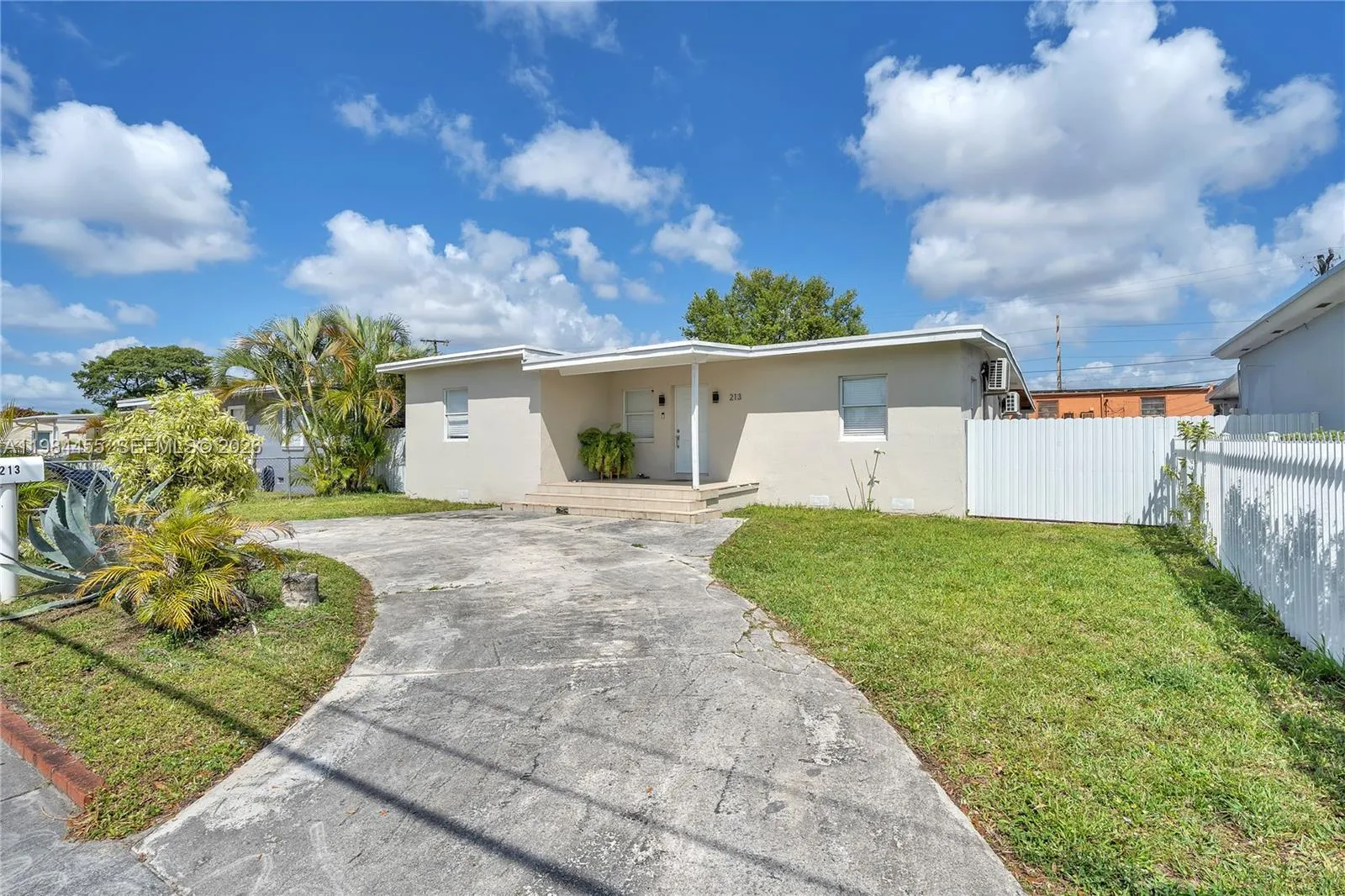 213 W 20th St, Hialeah FL 33010
