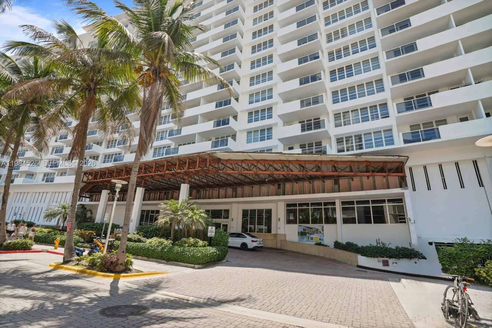 1 bath for sale at 100 Lincoln Rd # 825, Miami Beach FL 33139