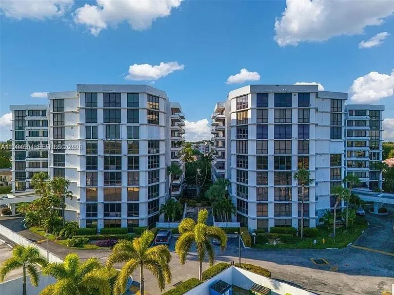 2 bedroom 2 bath for sale at 13951 Kendale Lakes Cir # 910A, Miami FL 33183