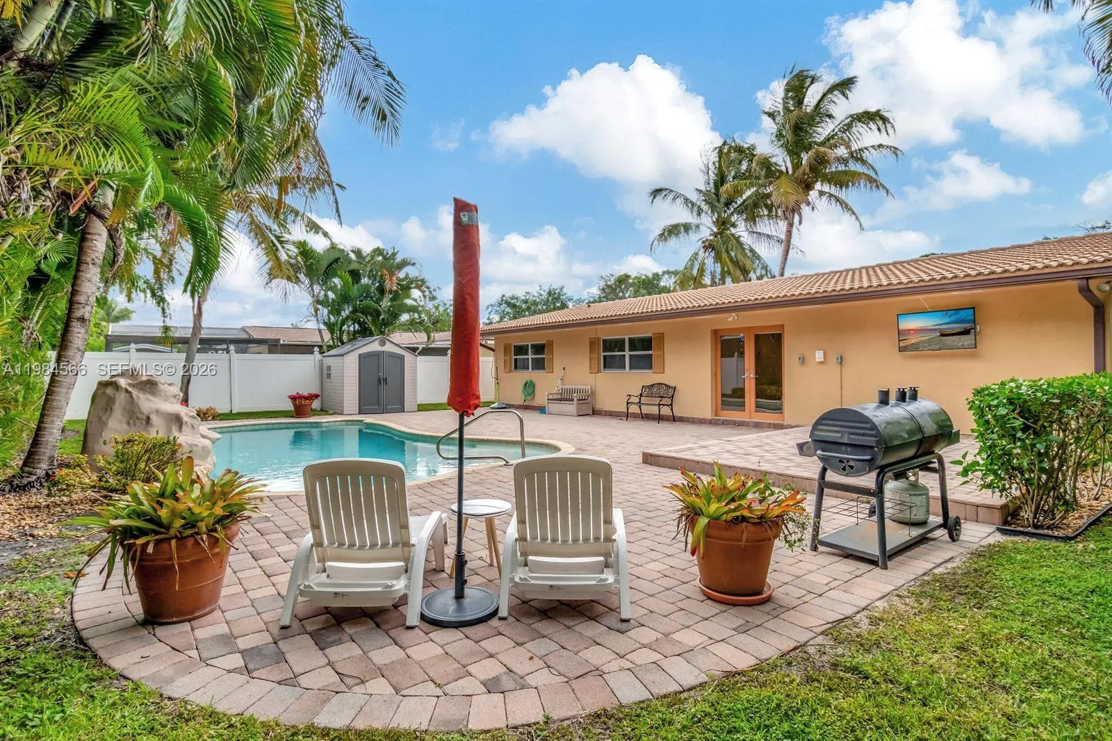 11 Forest Hills Ln, Boca Raton FL 33431