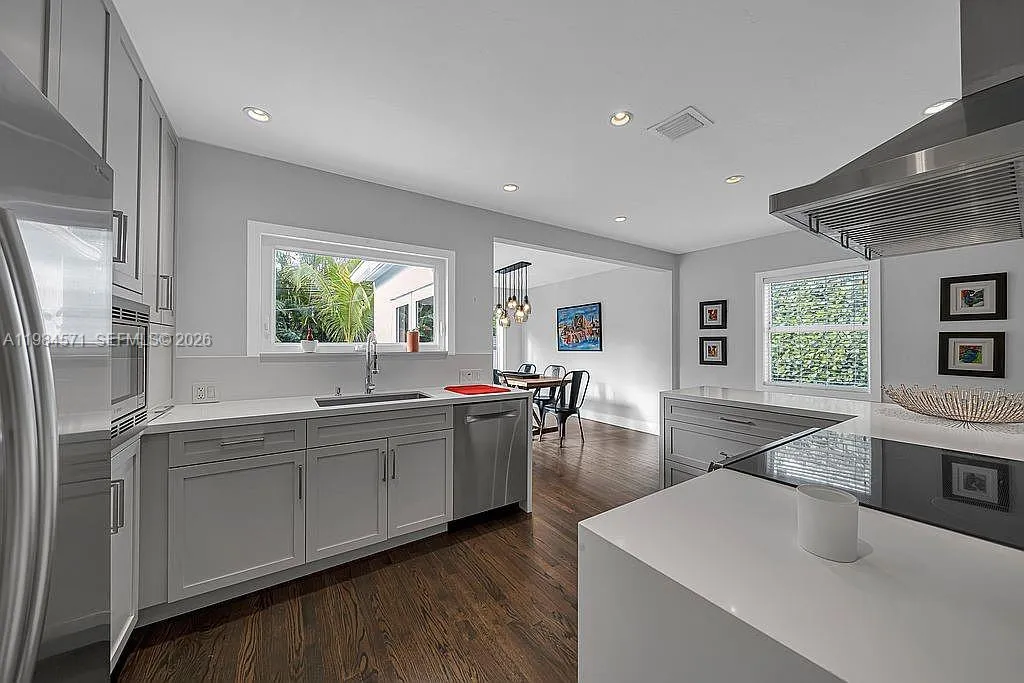 5850 SW 47 ST, Miami FL 33155