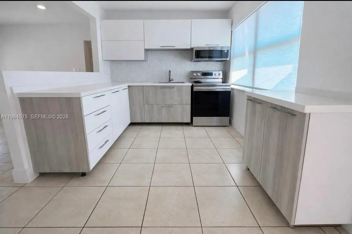 2842 Jackson St, Hollywood FL 33020