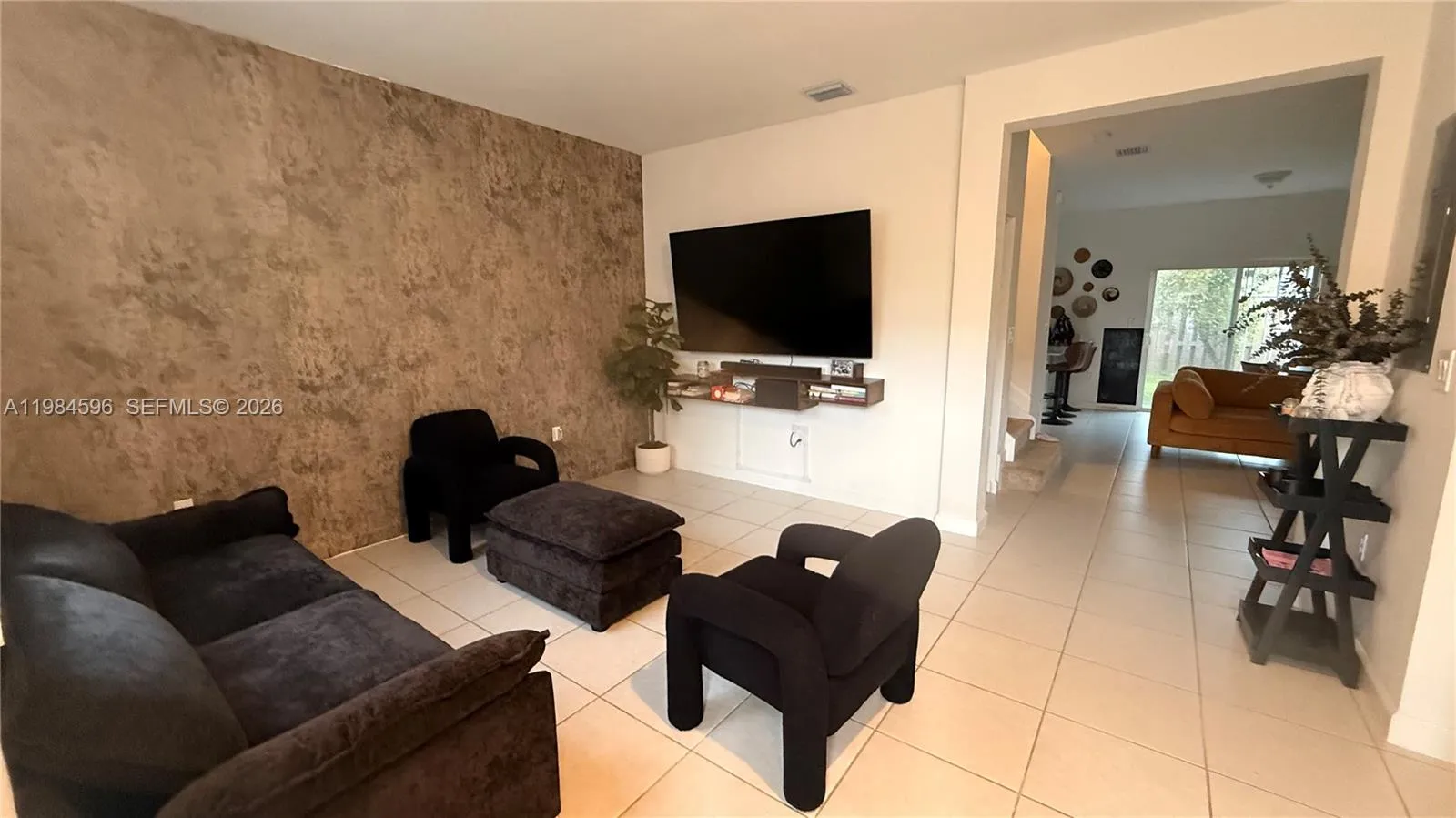 12383 NW 23rd Ct, Miami FL 33167