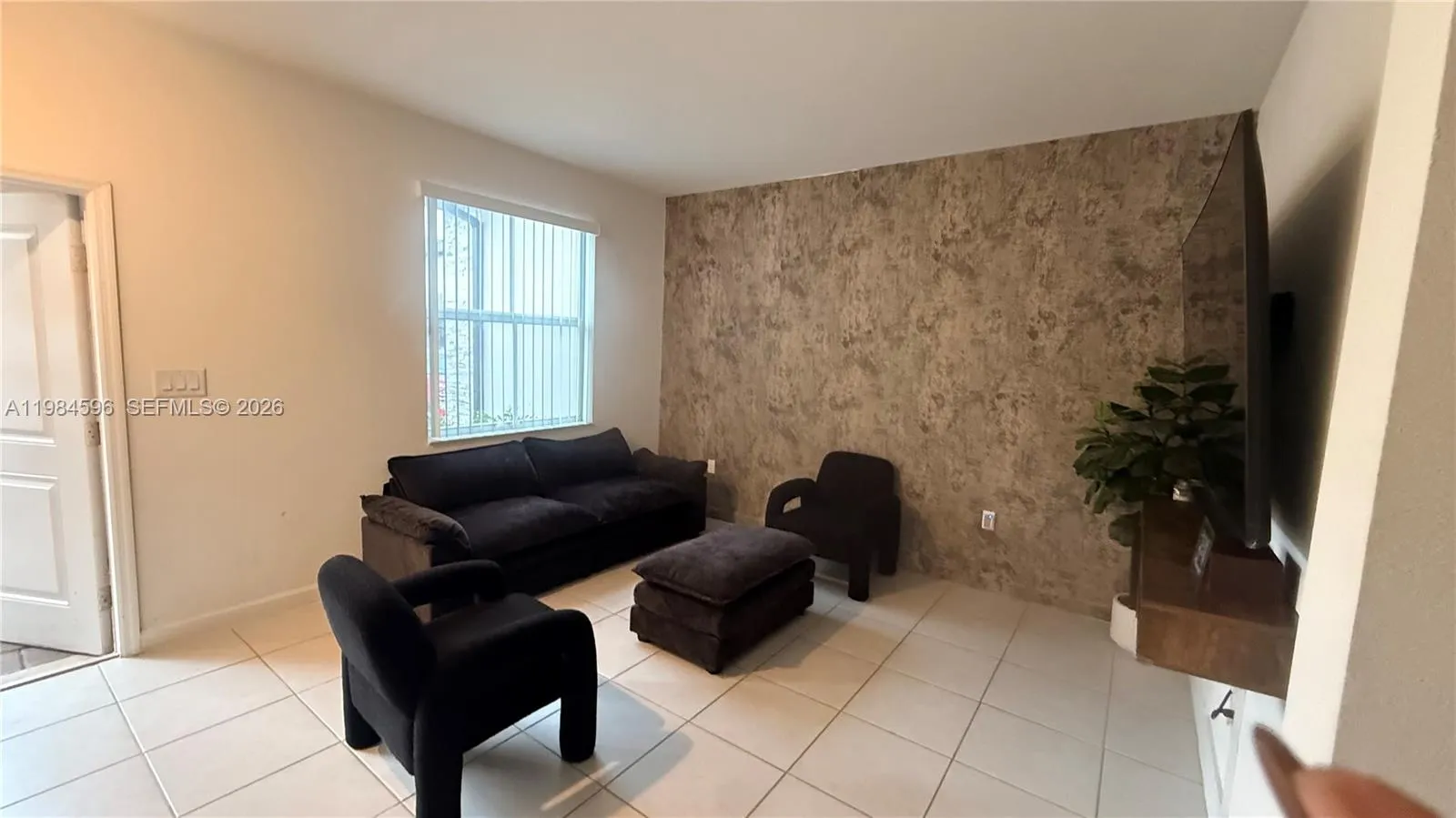 12383 NW 23rd Ct, Miami FL 33167