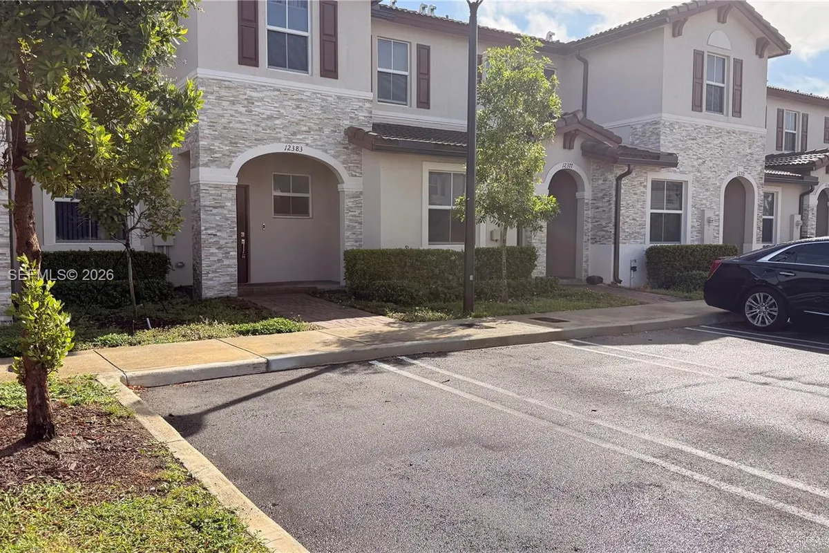 12383 NW 23rd Ct, Miami FL 33167