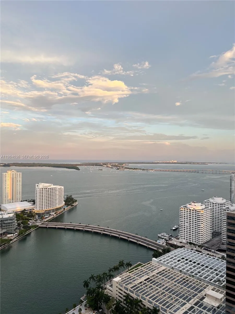 1 bedroom 1 bath for sale at 485 Brickell Ave # 4109, Miami FL 33131