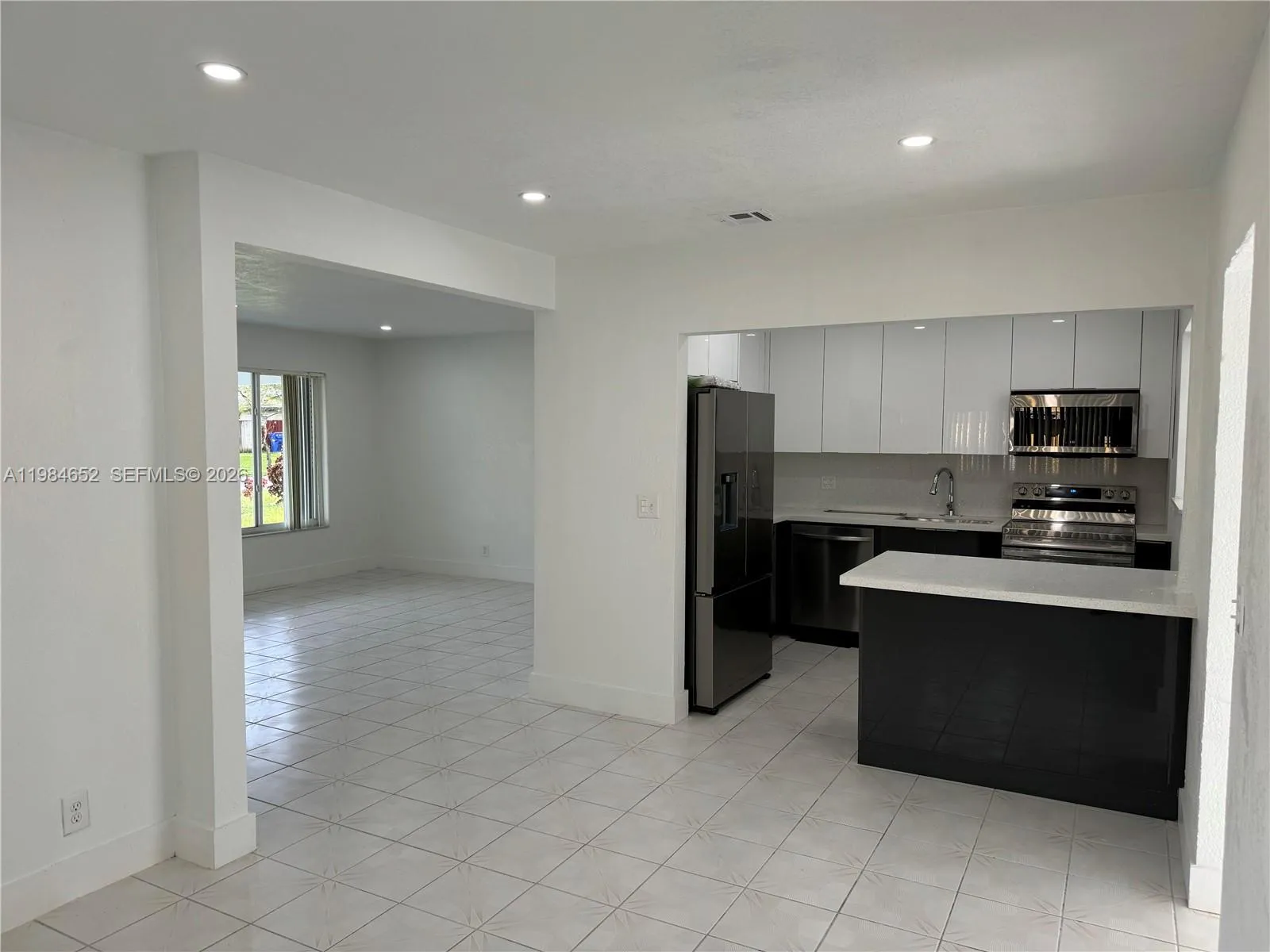 2400 N 57th Way, Hollywood FL 33021