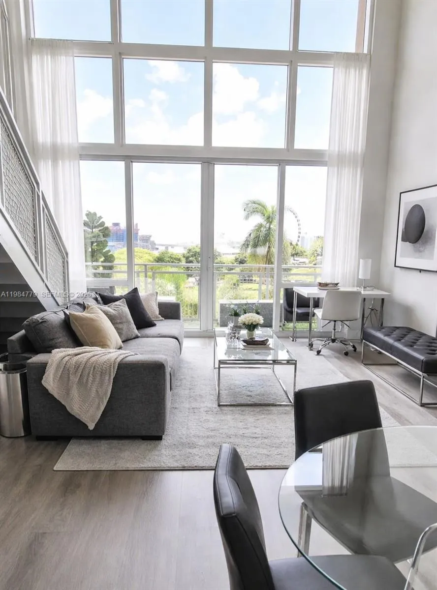 1 bedroom 1 bath for sale at 253 NE 2nd St # 433, Miami FL 33132