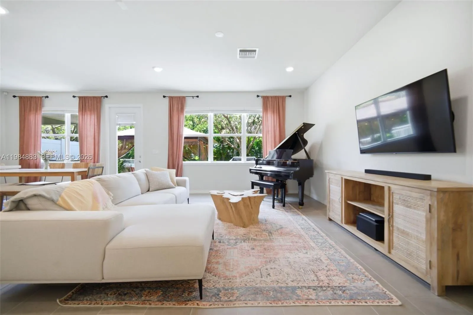 1628 Myrtle Oak Ter, Hollywood FL 33021