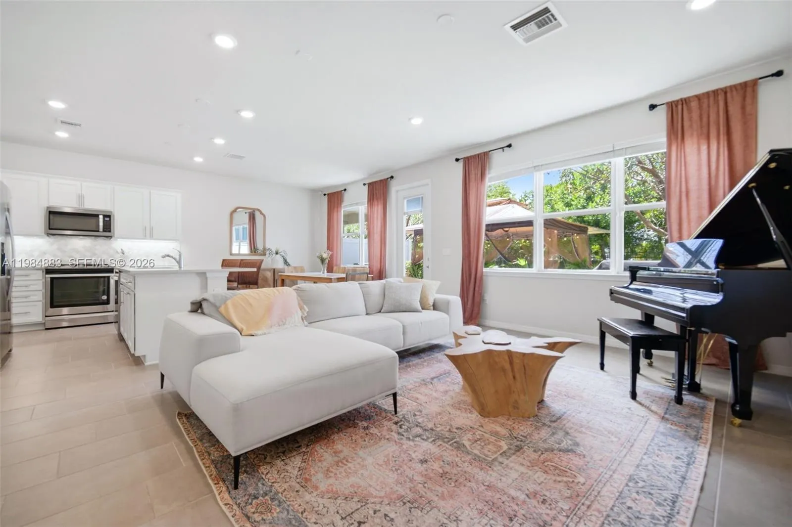 1628 Myrtle Oak Ter, Hollywood FL 33021