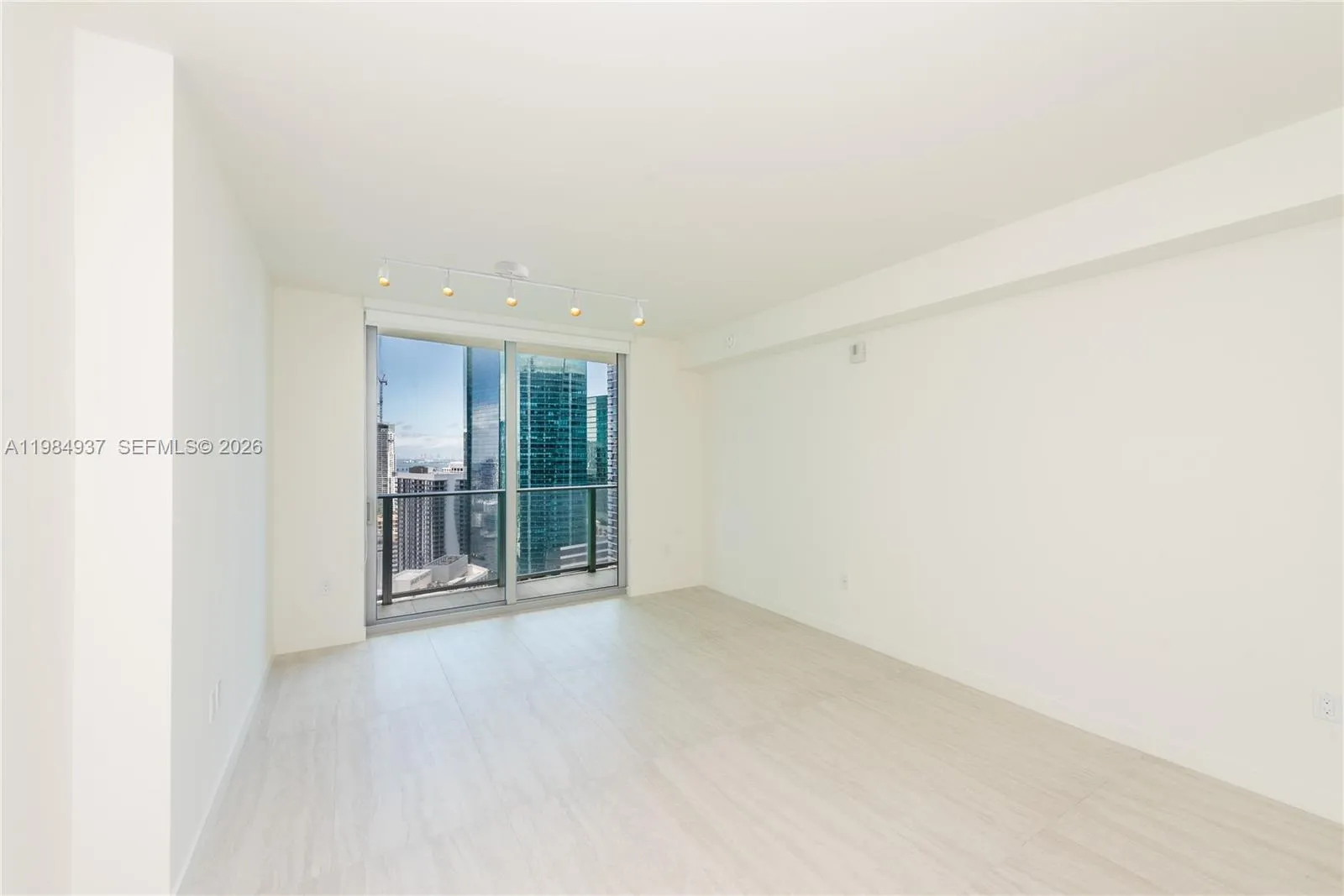 77 SE 5th Street # 4004, Miami FL 33131