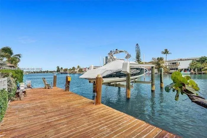 7171 Bay Dr # 5, Miami Beach FL 33141