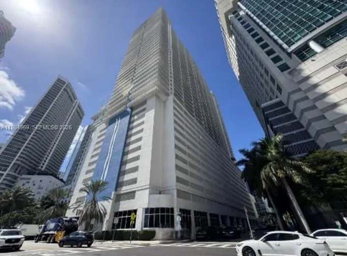 1 bedroom 1 bath for sale at 1200 Brickell Bay Dr # 2618, Miami FL 33131