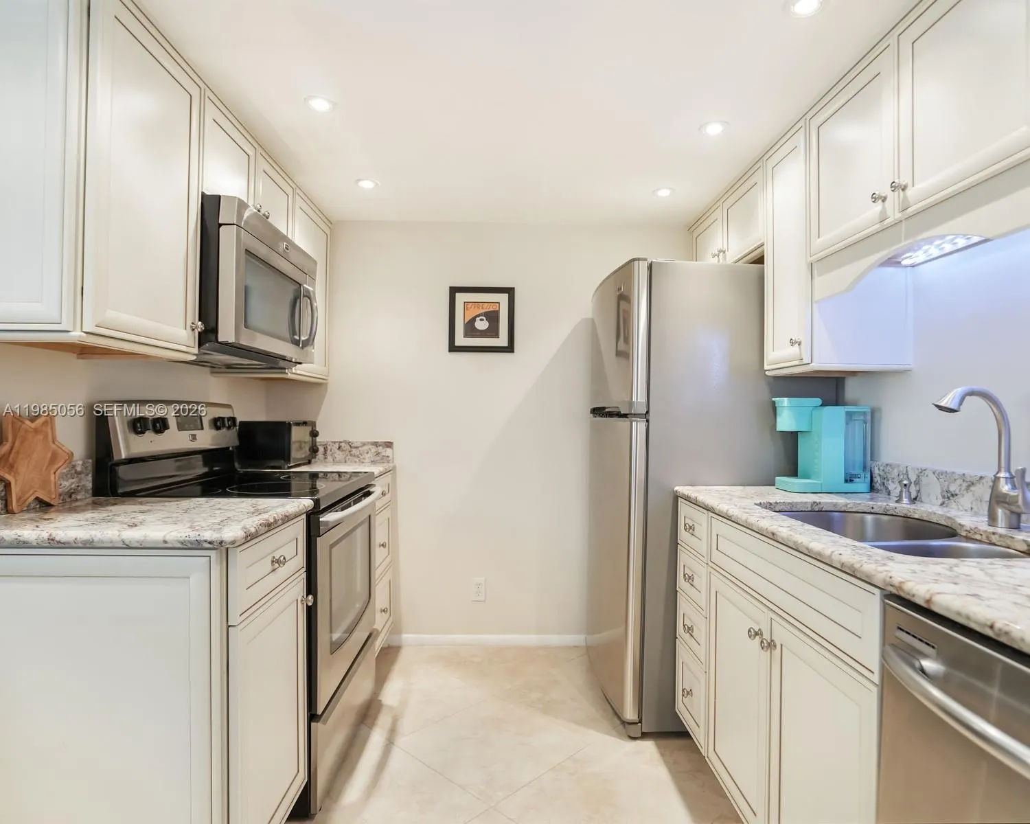 2 bedroom 2 bath for sale at 614 Executive Center Dr # 102, West Palm Beach FL 33401