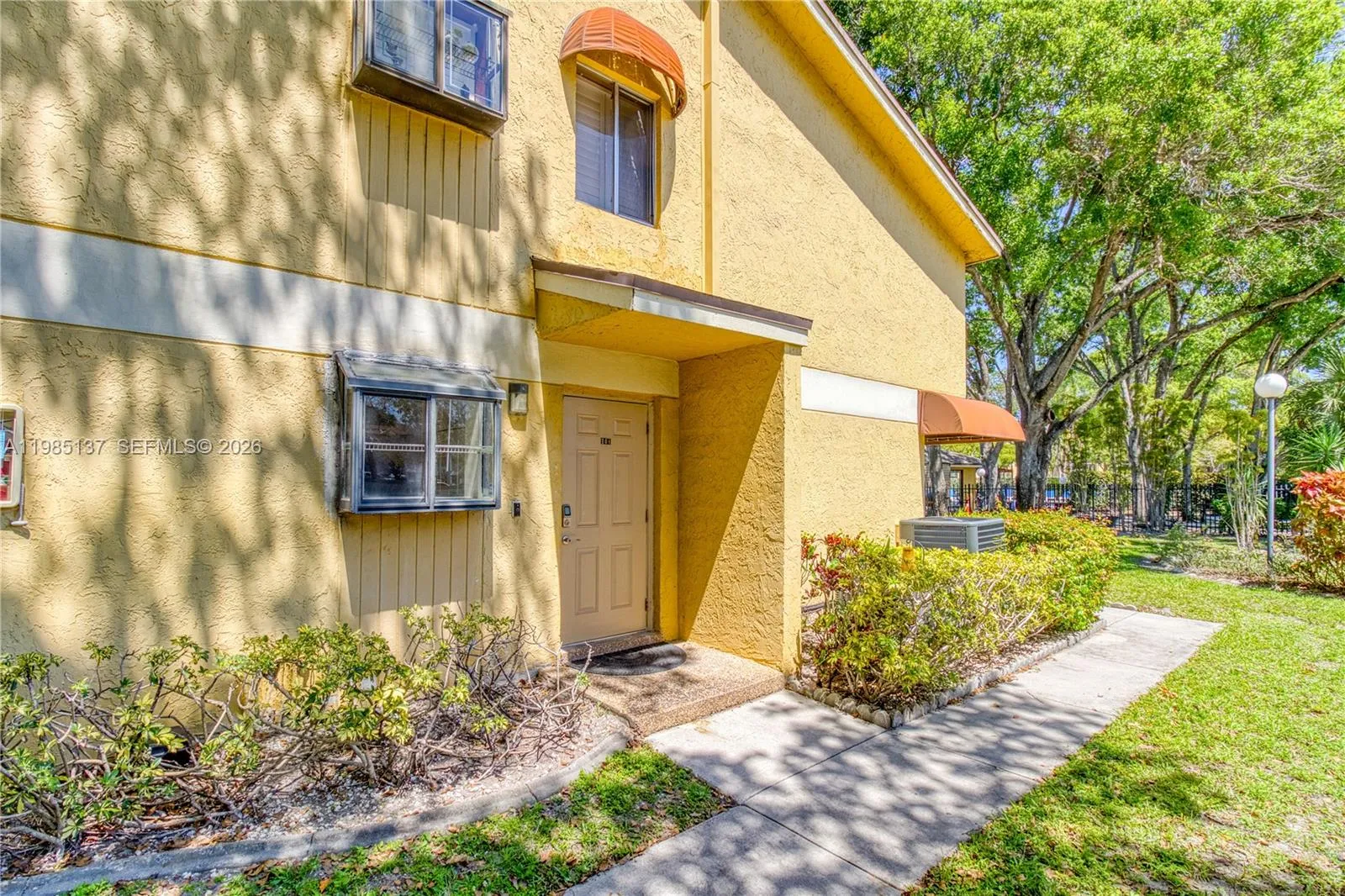 2 bedroom 1 bath for sale at 3095 N Oakland Forest Dr # 104, Oakland Park FL 33309