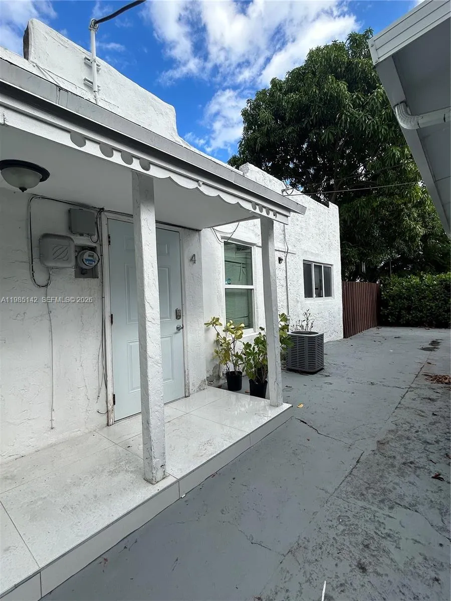 551 NW 41st St # 4, Miami FL 33127