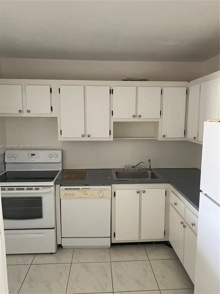16950 W Dixie Hwy # 529, North Miami Beach FL 33160