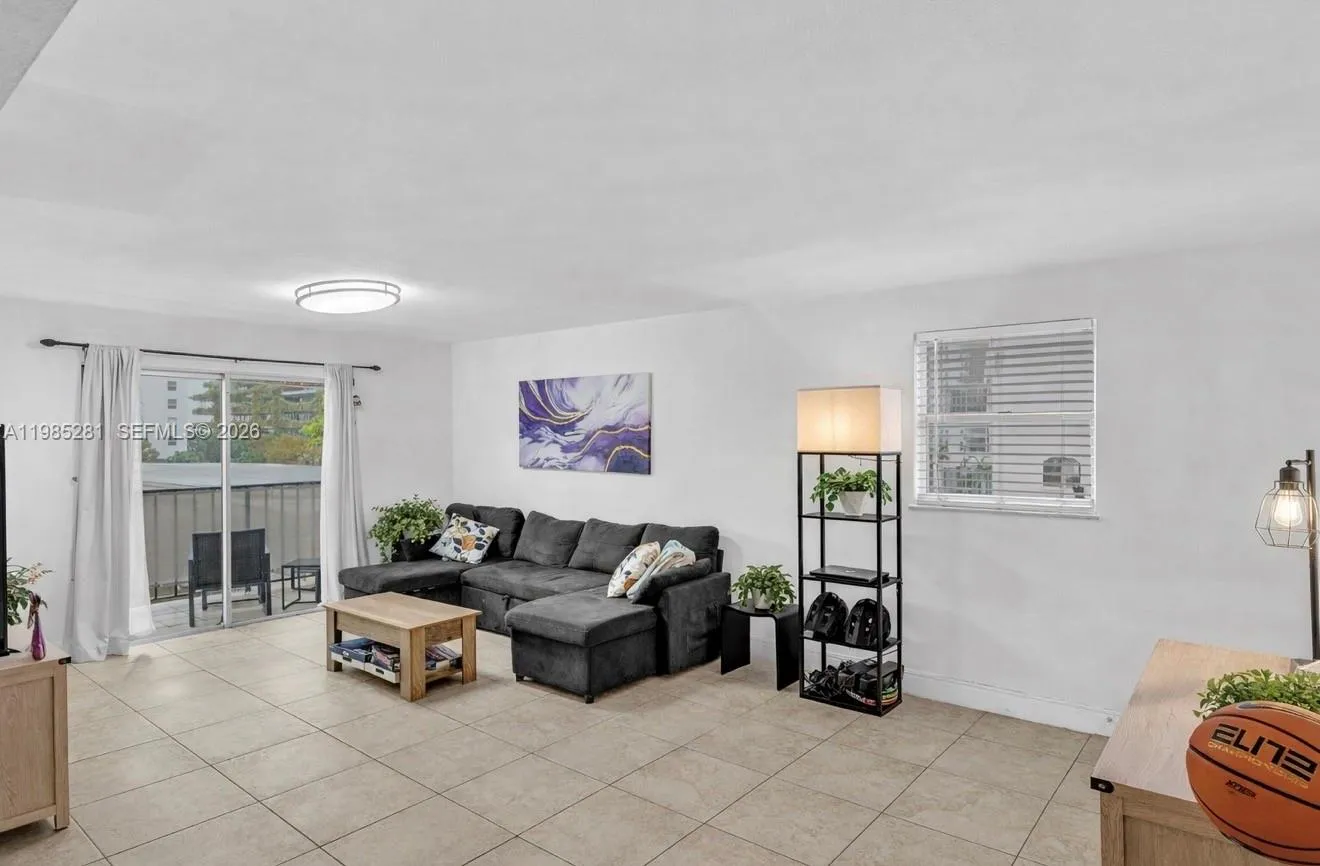1236 Alton Rd # 304, Miami Beach FL 33139