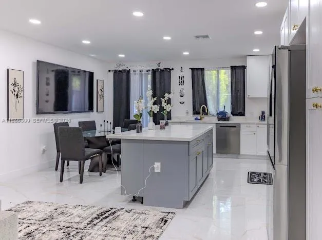 666 NE 164th Ter, Miami FL 33162